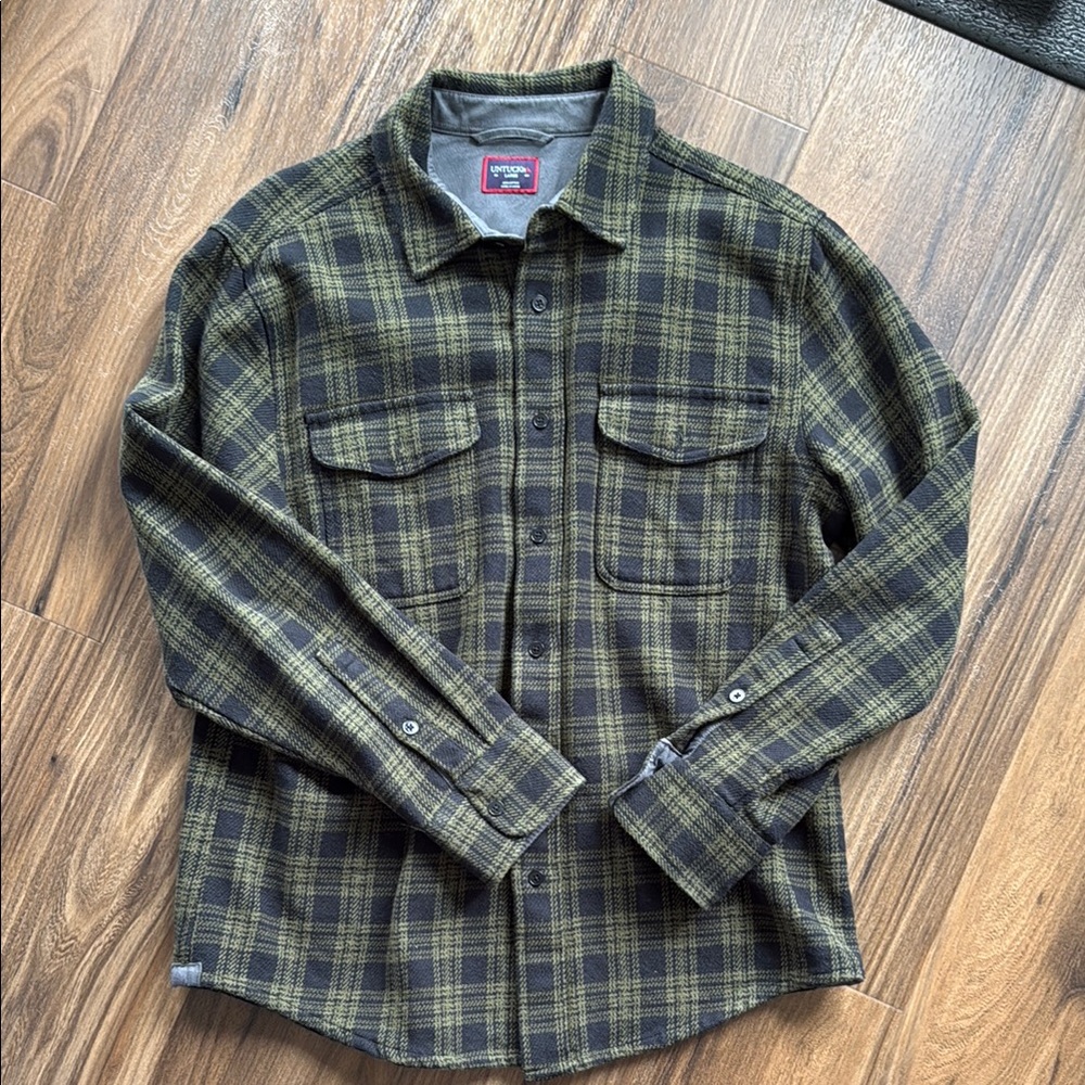 UNTUCKit Green and Black Checkered Flannel